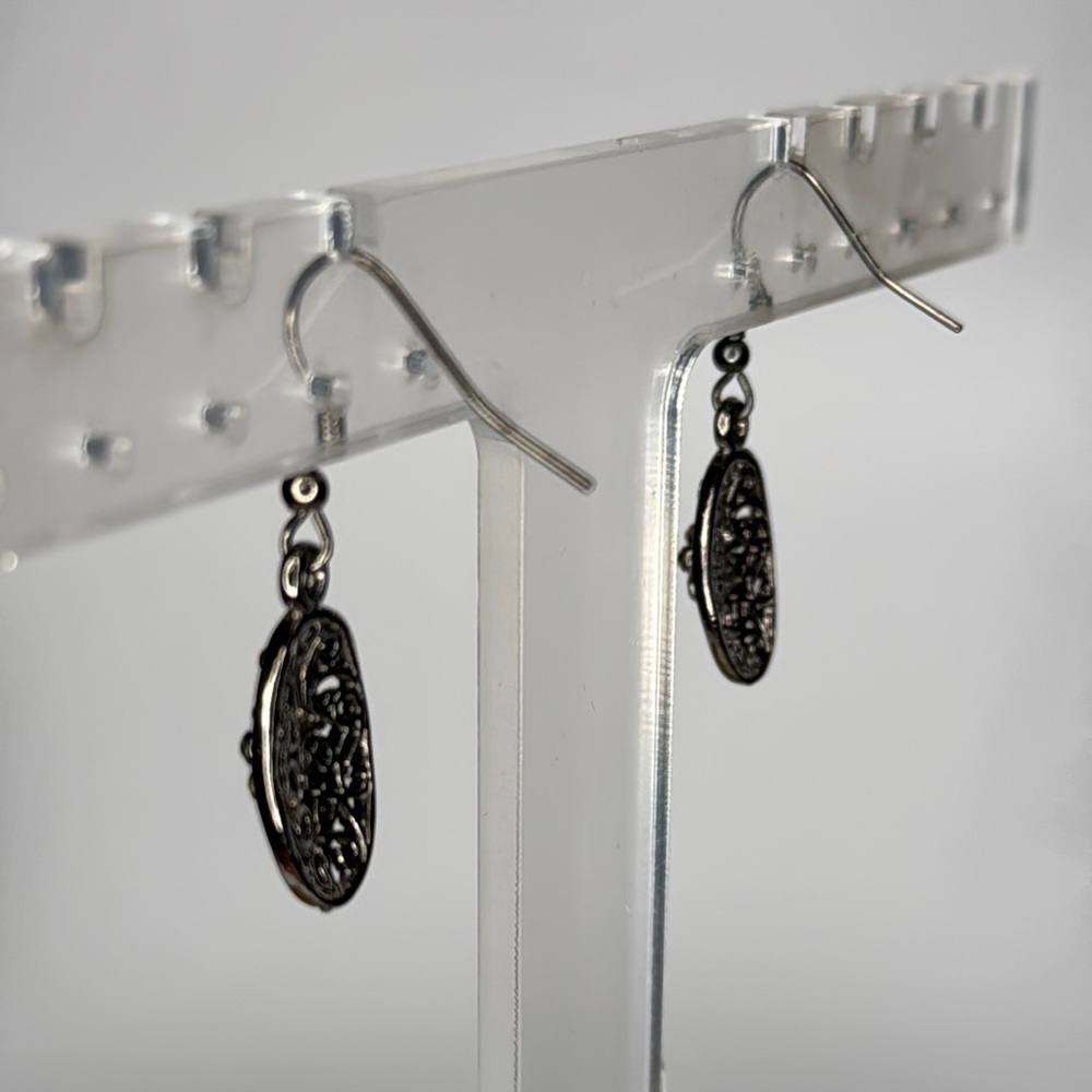 Timeless Silver Dangle Earrings with Vintage Charm - Picture 5 of 5